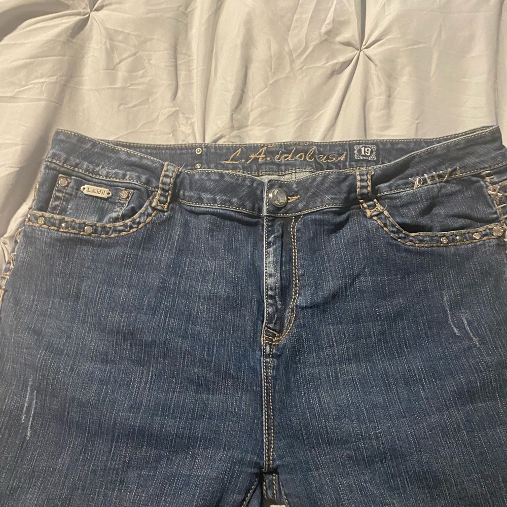 LA Idol distressed jeans with embellished back pockets - Picture 3 of 8
